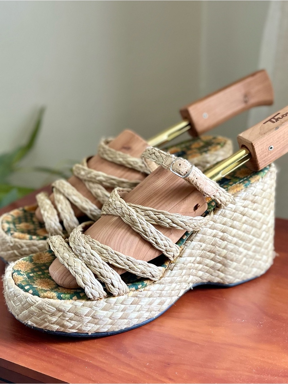 No Boundaries Vtg 90s Y2K Tan Woven Raffia Straw Chunky Platform Sandals
